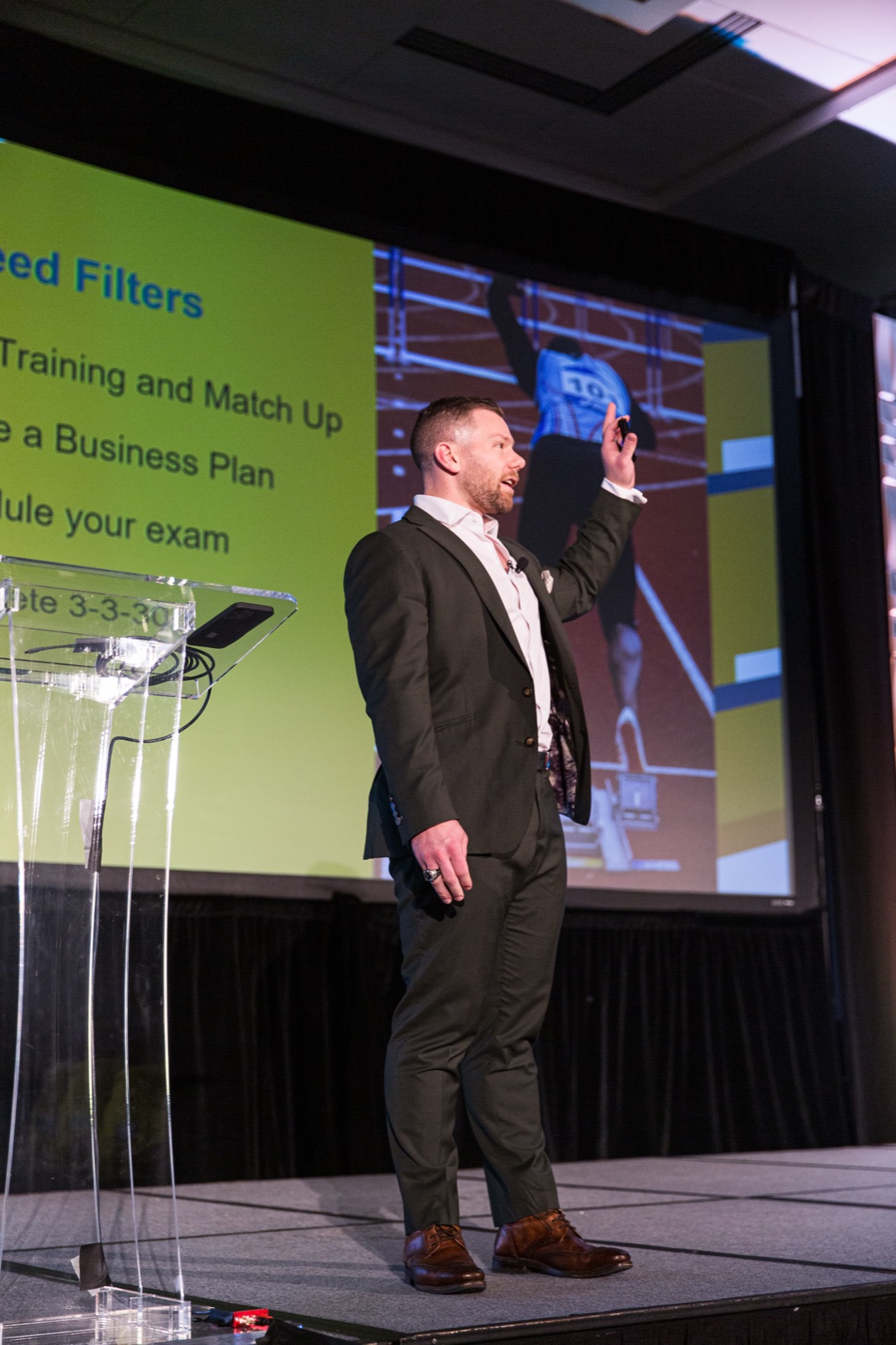 Josh Littauer teaching a session at a WealthWave convention